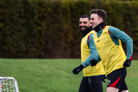  لا يُصدق وبين عظماء ليفربول.. رسائل جوتا عن صلاح في موسم "الوداع"